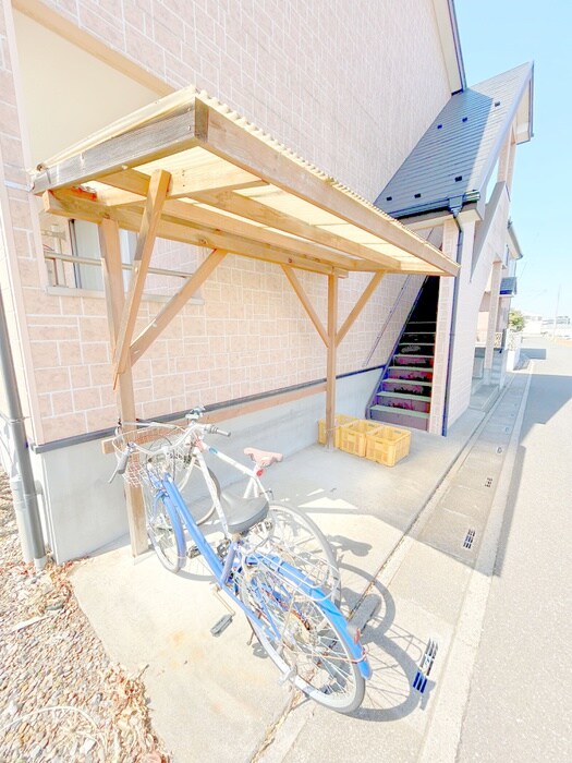 物件外観写真5　(駐輪場)