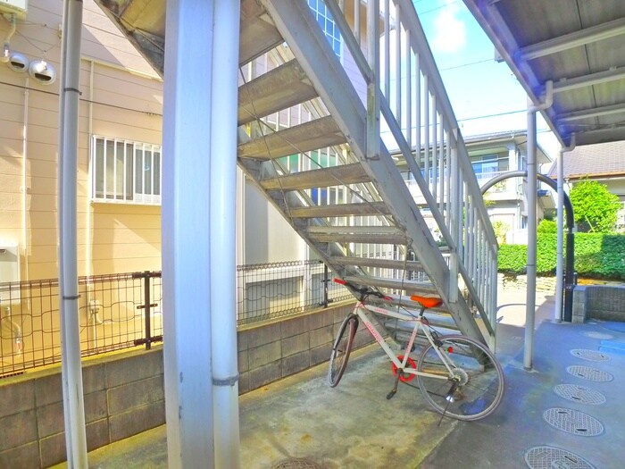 物件外観写真4　(駐輪場)