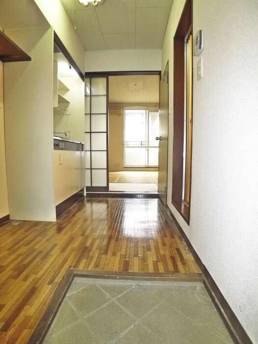物件内観写真16　(玄関)