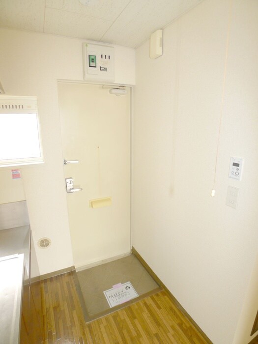 物件内観写真16　(玄関)