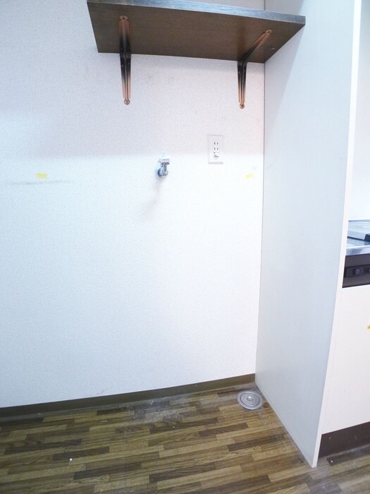 物件内観写真18　(洗濯機置場)