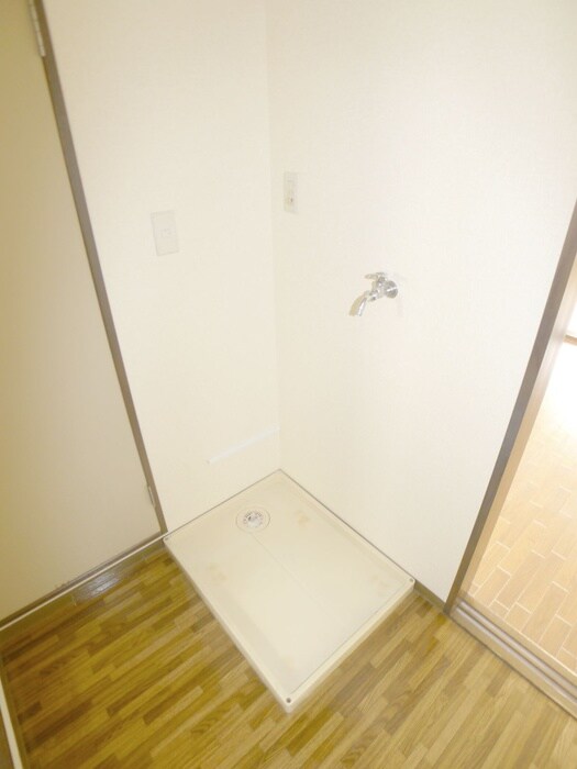 物件内観写真18　(洗濯機置場)