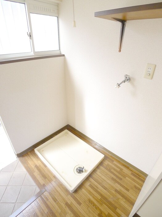 物件内観写真18　(洗濯機置場)