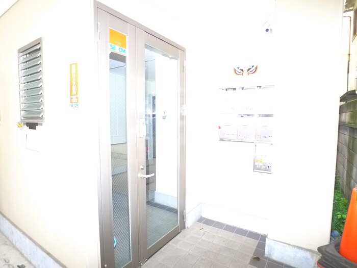 物件外観写真4　(エントランス部分)