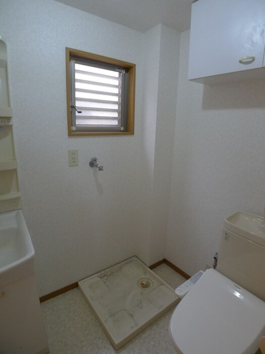 物件内観写真15　(洗濯機置場)