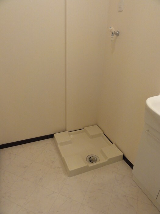 物件内観写真11　(洗濯機置場)