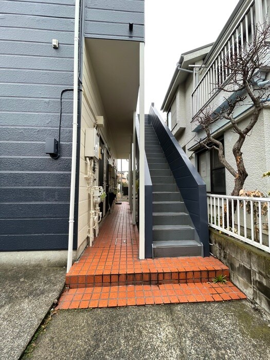 物件外観写真6　(エントランス部分)