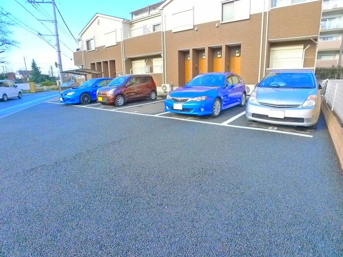 物件外観写真4　(駐車場)