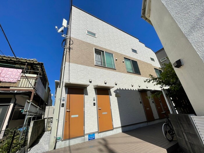 物件外観写真2　(エントランス部分)