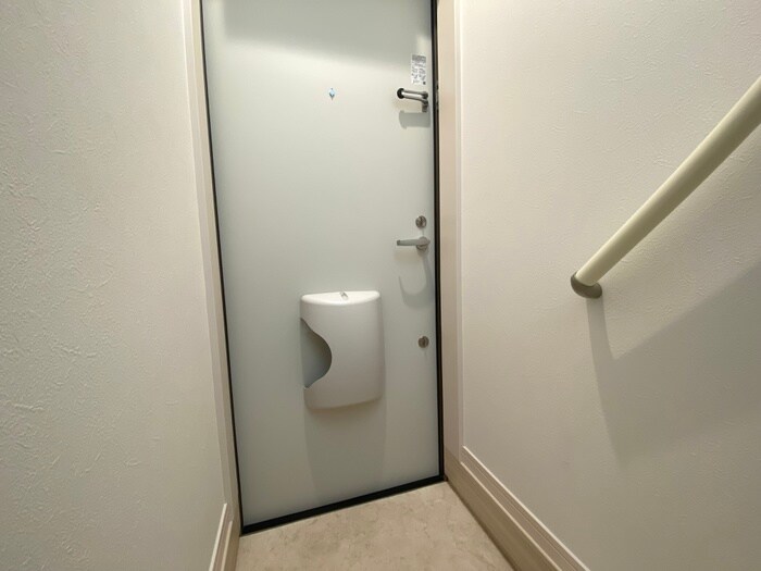 物件内観写真16　(玄関)