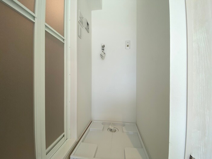 物件内観写真18　(洗濯機置場)