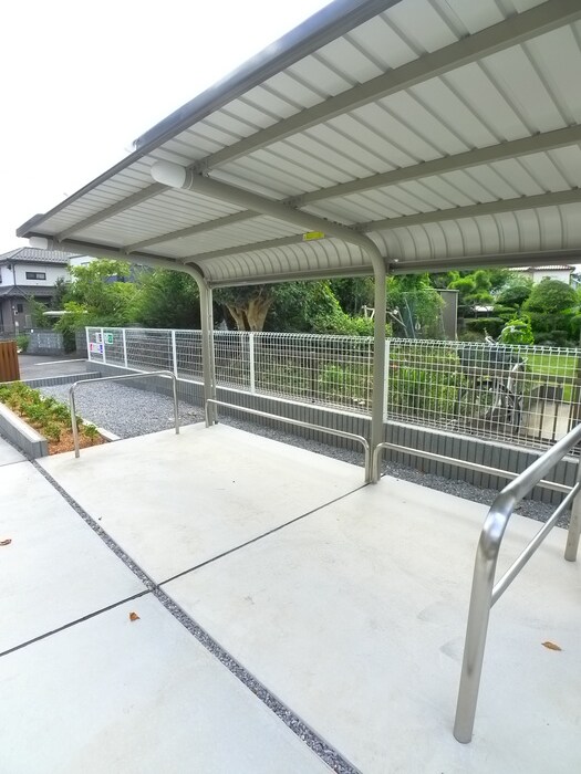 物件外観写真5　(駐輪場)