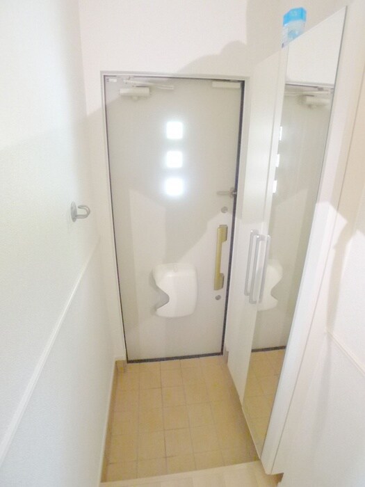 物件内観写真19　(玄関)