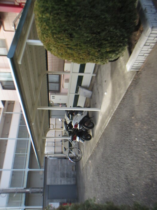 物件外観写真5　(駐輪場)