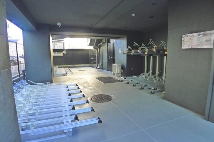 物件外観写真5　(駐輪場)