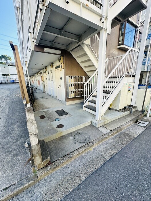 物件外観写真2　(エントランス部分)