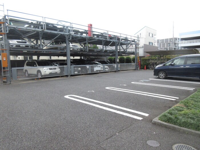 物件外観写真6　(駐車場)