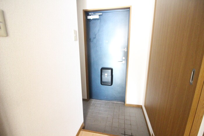 物件内観写真13　(玄関)