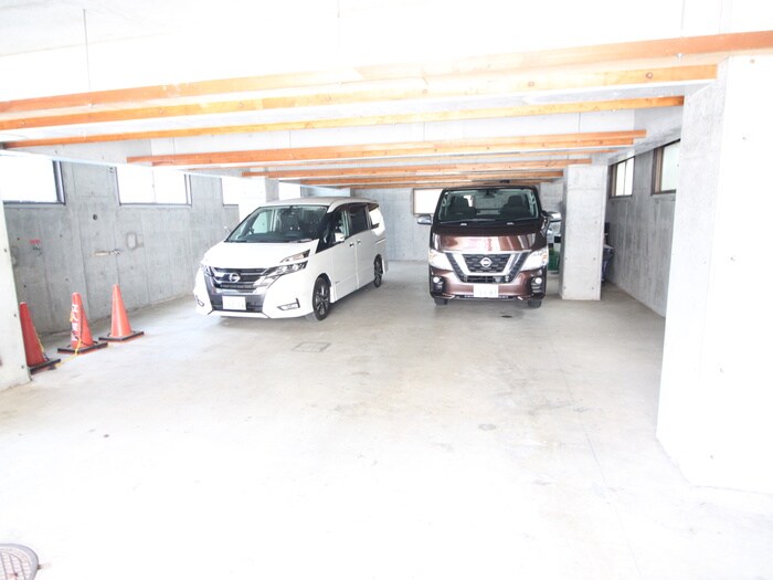 物件外観写真3　(駐車場)