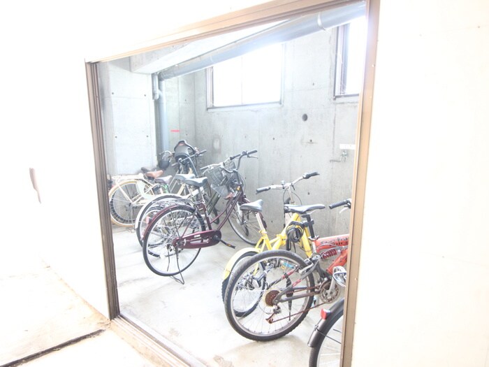 物件外観写真5　(駐輪場)