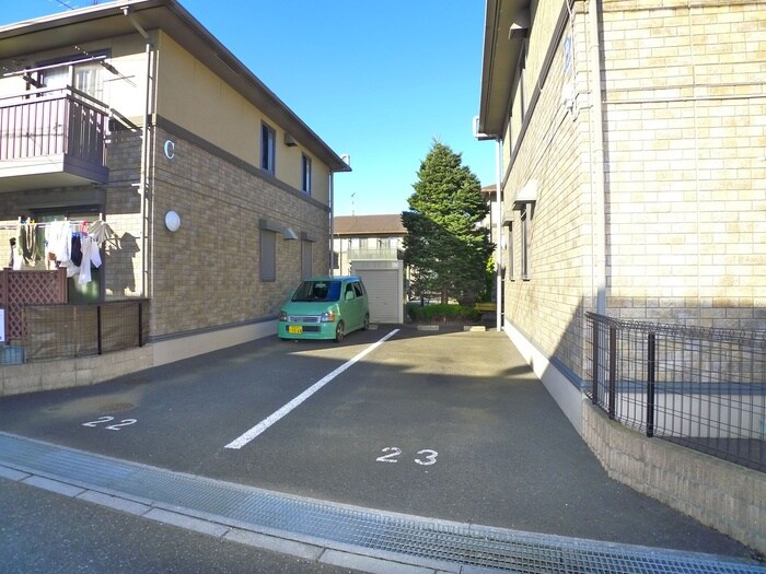物件外観写真2　(駐車場)
