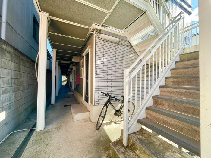 物件外観写真2　(エントランス部分)