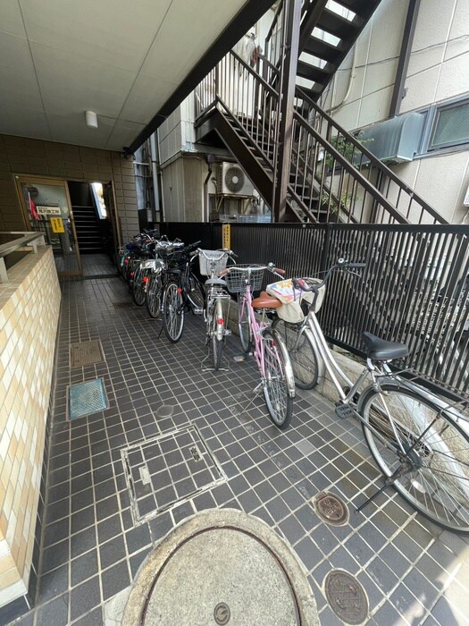 物件外観写真4　(駐輪場)