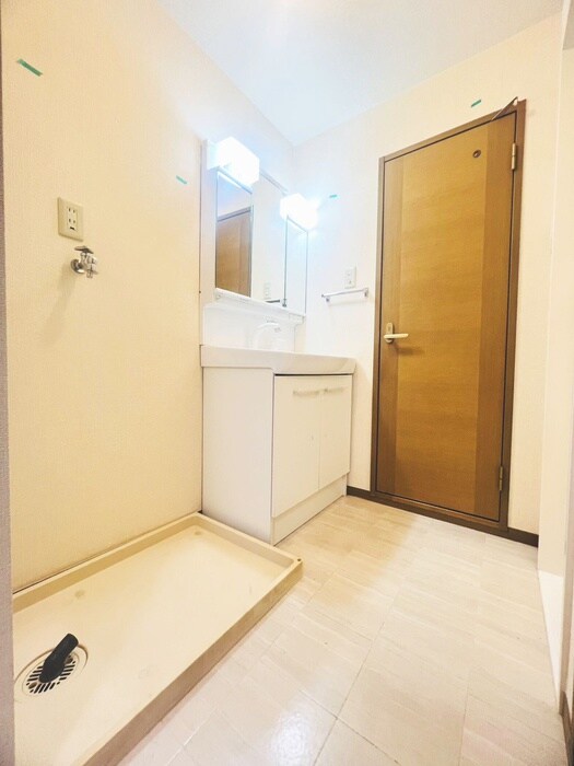 物件内観写真15　(洗濯機置場)