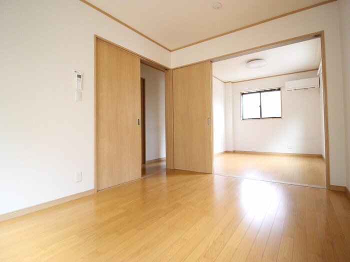 物件内観写真4　(居室)