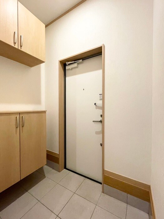 物件内観写真9　(玄関)