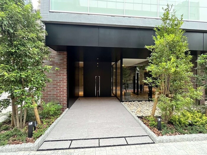 物件外観写真6　(エントランス部分)