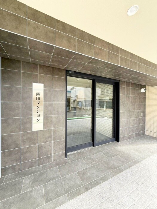 物件外観写真2　(エントランス部分)