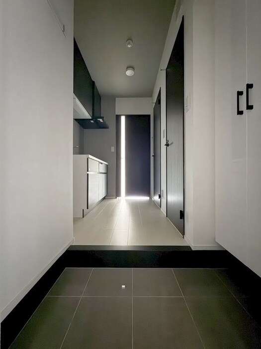 物件内観写真7　(玄関)
