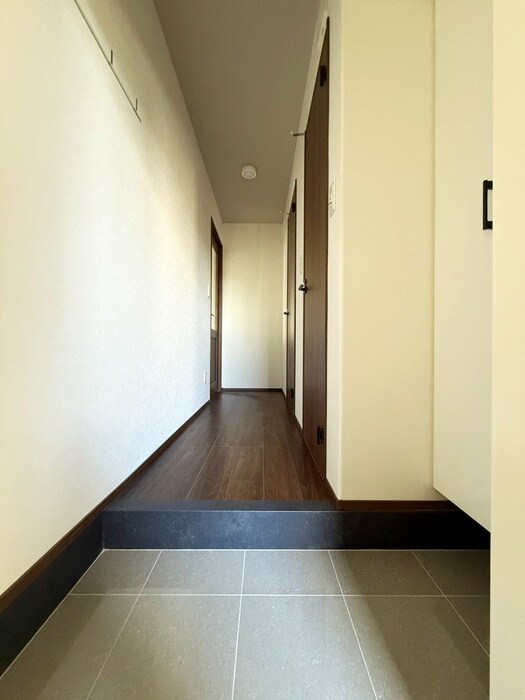 物件内観写真7　(玄関)