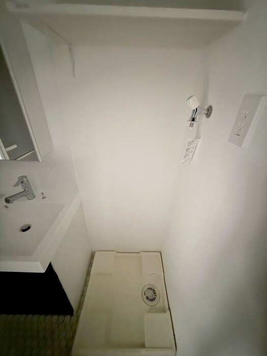 物件内観写真12　(洗濯機置場)