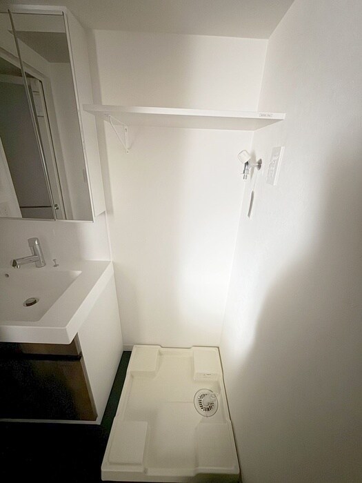 物件内観写真12　(洗濯機置場)