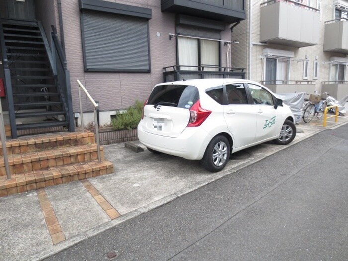 物件外観写真3　(駐車場)