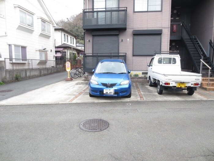 物件外観写真4　(駐車場)