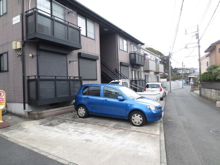 物件外観写真5　(駐車場)