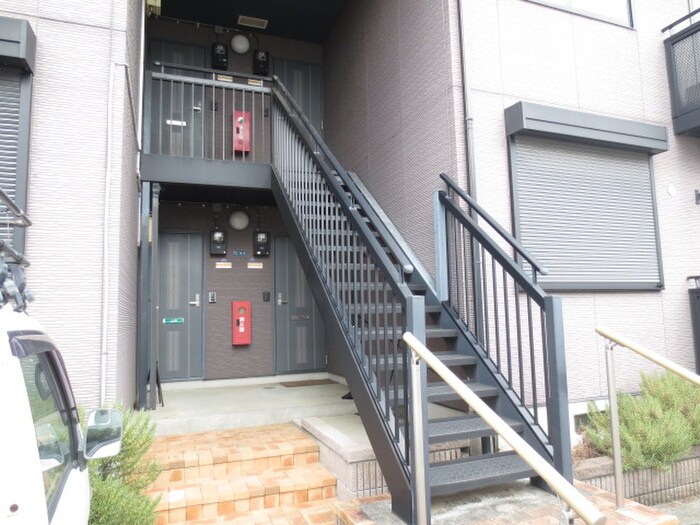 物件外観写真6　(エントランス部分)