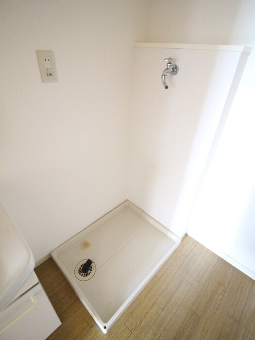 物件内観写真13　(洗濯機置場)