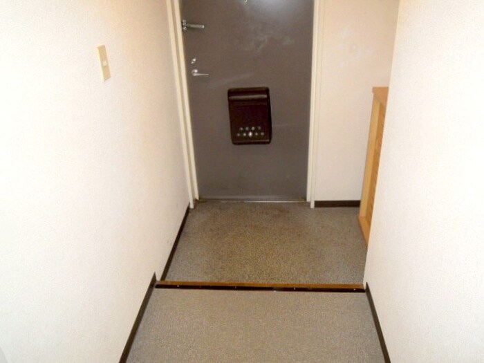 物件内観写真16　(玄関)