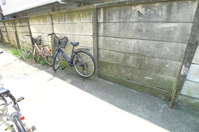 物件外観写真5　(駐輪場)