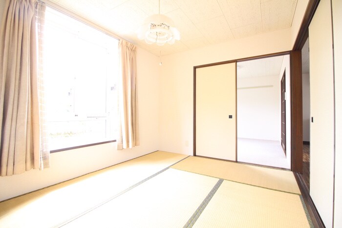 サンハイツ三内の居室