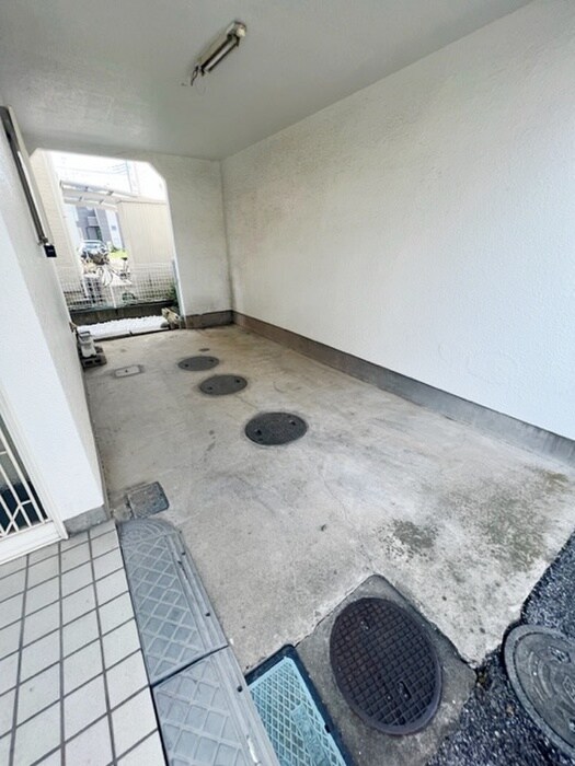 物件外観写真3　(駐車場)