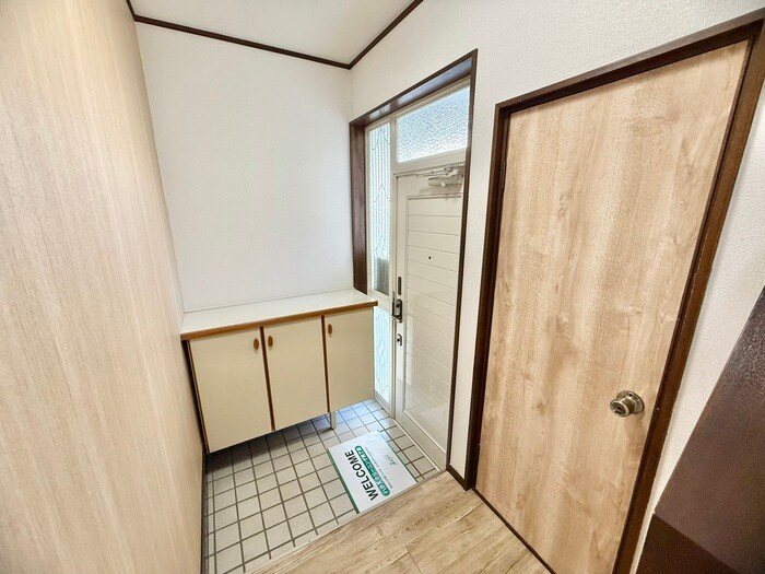 物件内観写真19　(玄関)