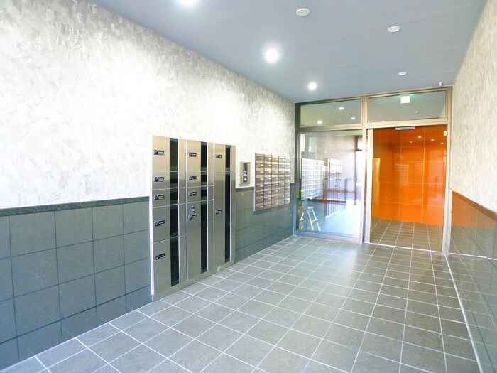 物件外観写真5　(エントランス部分)