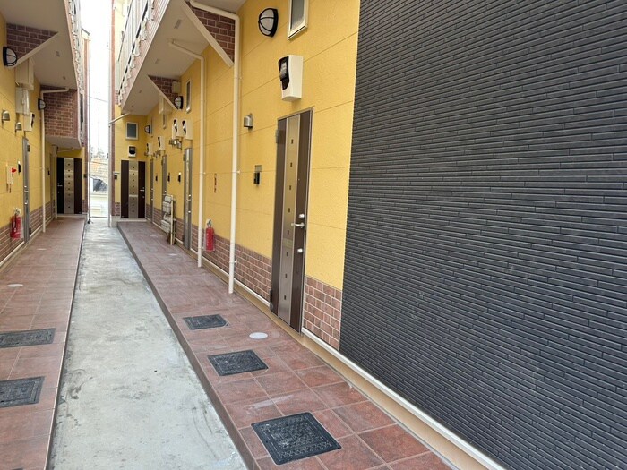 物件外観写真2　(エントランス部分)