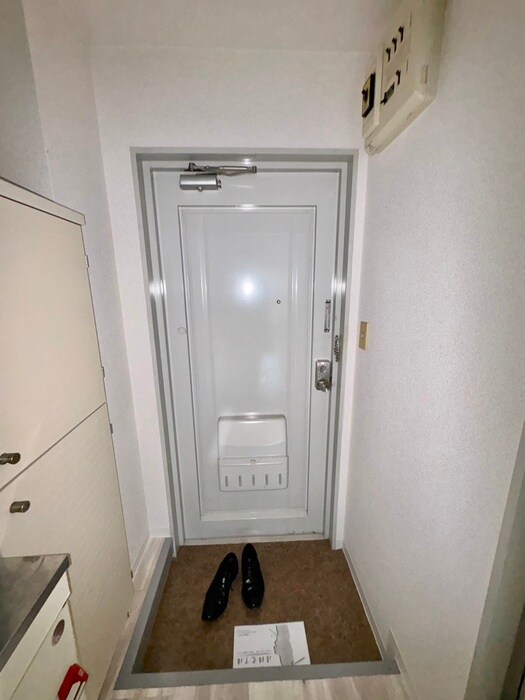 物件内観写真13　(玄関)