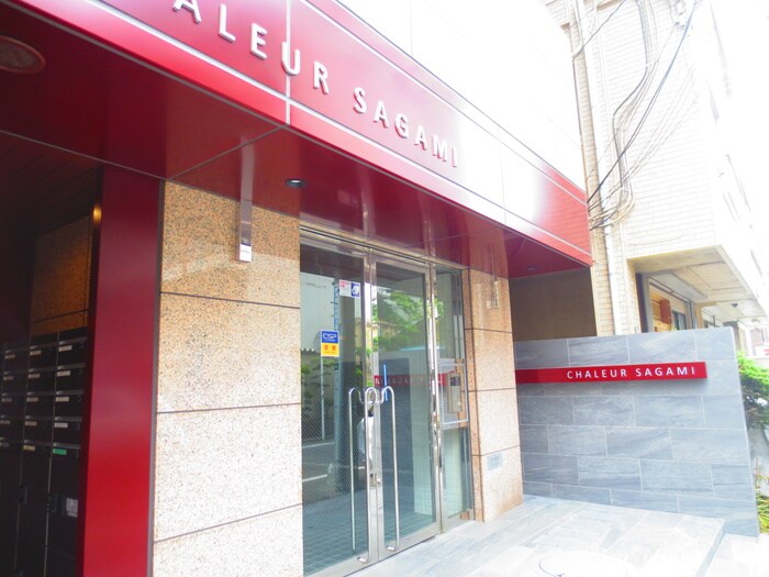 物件外観写真4　(エントランス部分)